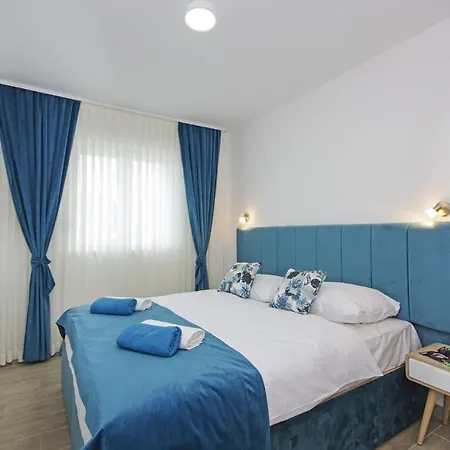 Family Friendly With A Swimming Pool Promajna, Makarska - 21102 Apartment *