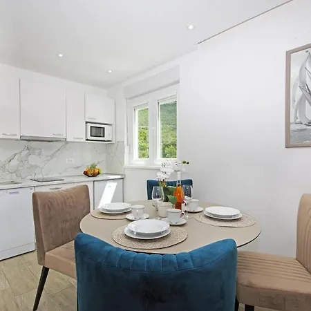 Family Friendly With A Swimming Pool Promajna, Makarska - 21102 Apartment