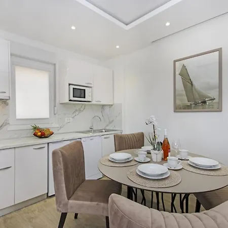 Apartment Family Friendly With A Swimming Pool Promajna, Makarska - 21102