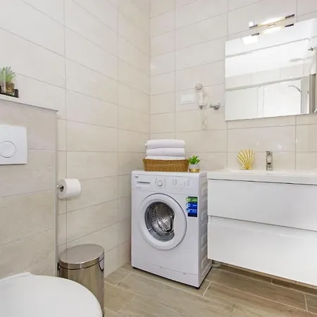 Apartment Family Friendly With A Swimming Pool Promajna, Makarska - 21102 *