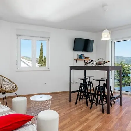 Family Friendly With A Swimming Pool Mastrinka, Ciovo - 23984 * 特罗吉尔