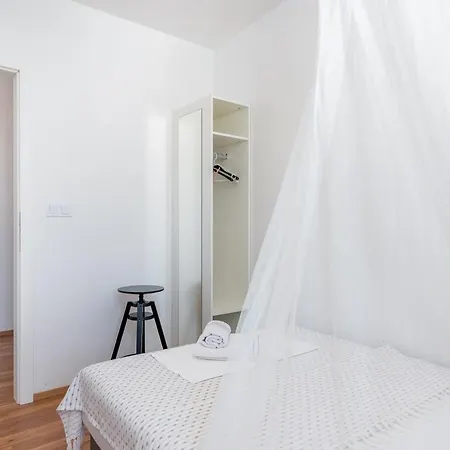 Family Friendly With A Swimming Pool Mastrinka, Ciovo - 23984 公寓 特罗吉尔