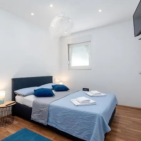 Family Friendly With A Swimming Pool Mastrinka, Ciovo - 23984 公寓 *
