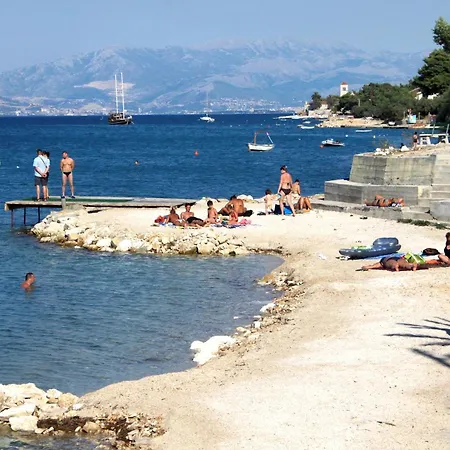 Family Friendly With A Swimming Pool Mastrinka, Ciovo - 23984 特罗吉尔