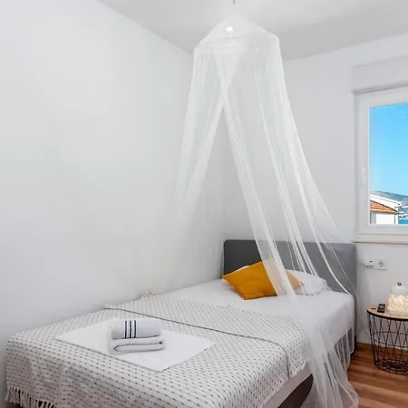 Family Friendly With A Swimming Pool Mastrinka, Ciovo - 23984 公寓 *