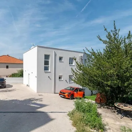 Family Friendly With A Swimming Pool Mastrinka, Ciovo - 23984 公寓